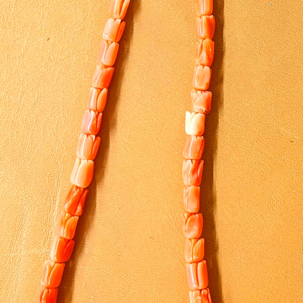 Vintage Coral Tulip 16" Necklace